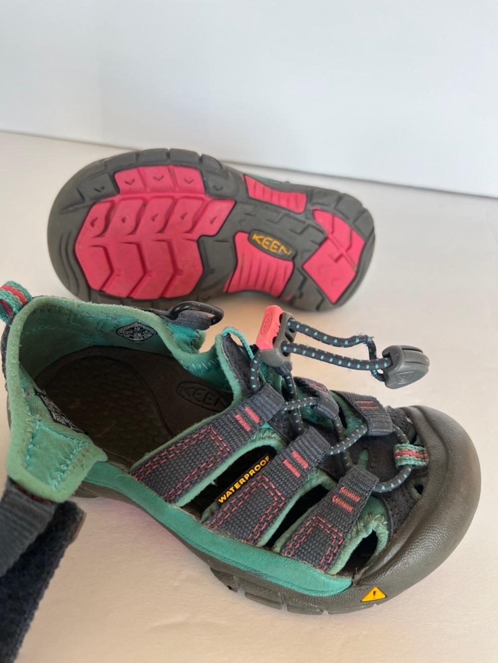 Keen Kids Water Shoes. - Picture 5 of 6